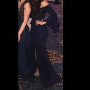 Off the shoulder evening dress with a slit! Size: M | color: Navy blue
